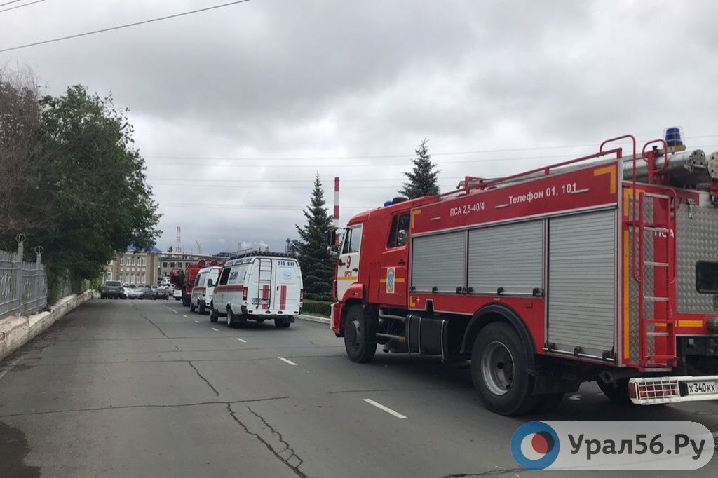 Утром перед проходной ОНОС