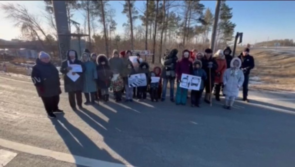 «Нет автобусного павильона и пешеходного перехода»: Жители СНТ Стрела-2 под Оренбургом записали видеообращение к президенту России 