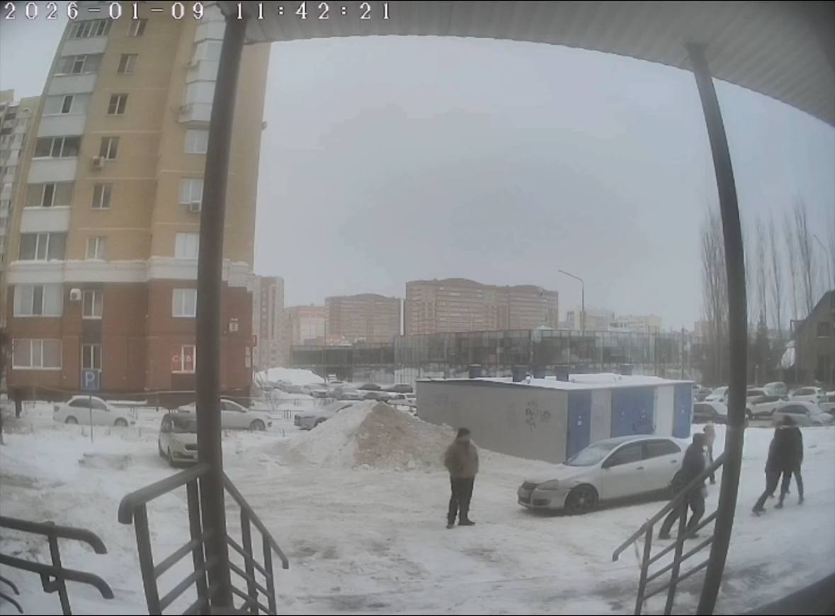 Конфликт между жителем и УК в Оренбурге, фото: видео домофона 