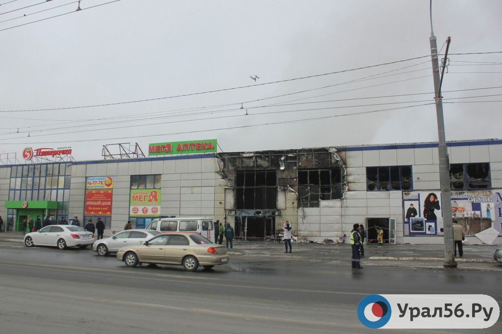 МЧС: сохраняется угроза обрушения кровли ТЦ «Мир» в Оренбурге