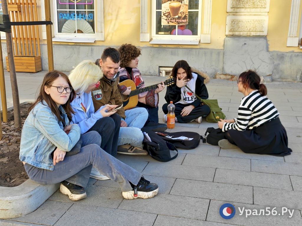 Уличные музыканты на Советской