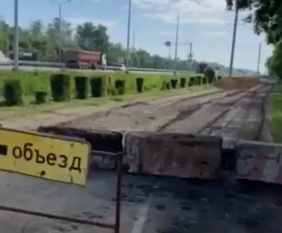 Перекрытая дорога. Скриншот видео