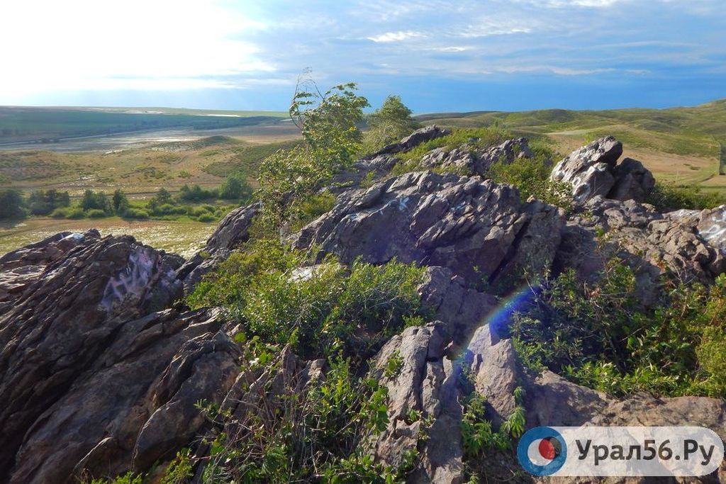 «Скалистая гряда «Бронтозавр» на территории Орска. Фото: Евгений Васильченко