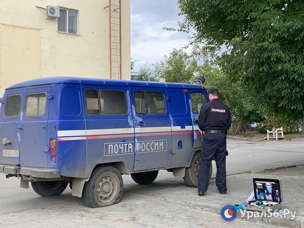 Фото с места преступления. Автомобиль, на который было совершено нападение