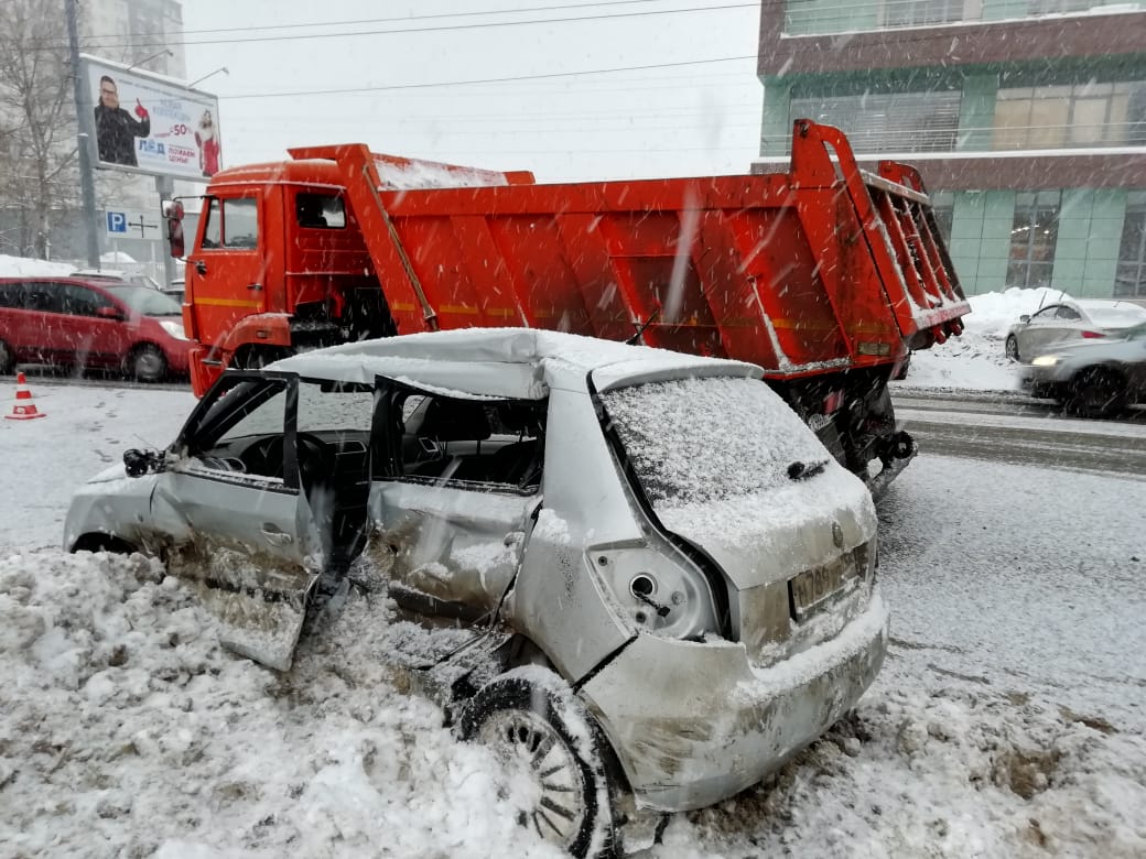 ДТП на Карагандинской в Оренбурге, фото: УМВД