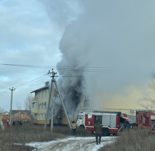 В Оренбурге из-за пожара на улице Мирнинской пришлось обесточить дом: Комментарий администрации