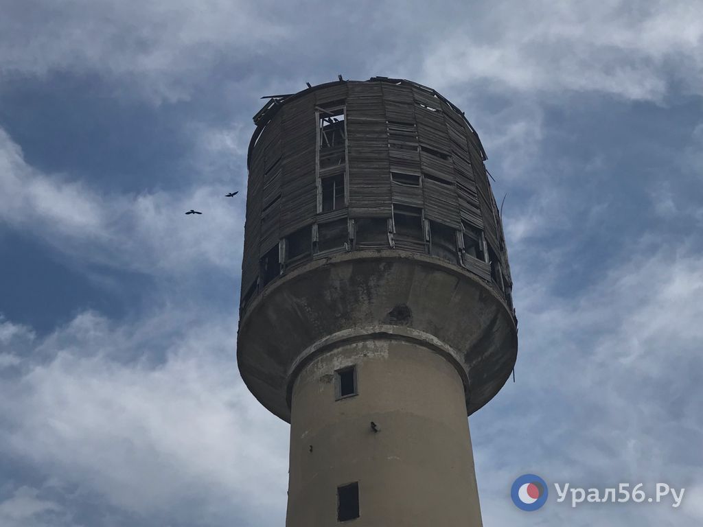 Неработающая водонапорка в Новотроицке