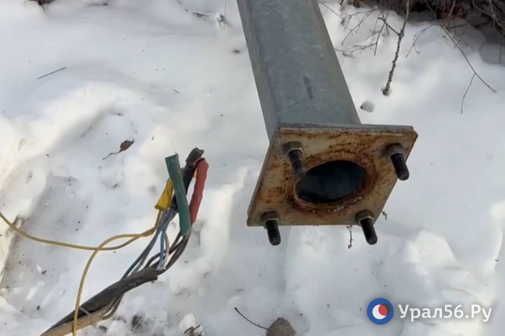 Основание упавшего столба