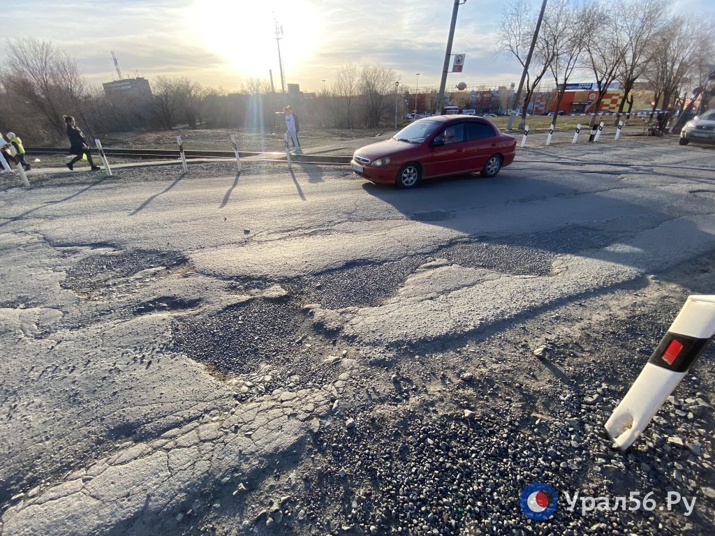 Железнодорожный переезд на Театральной