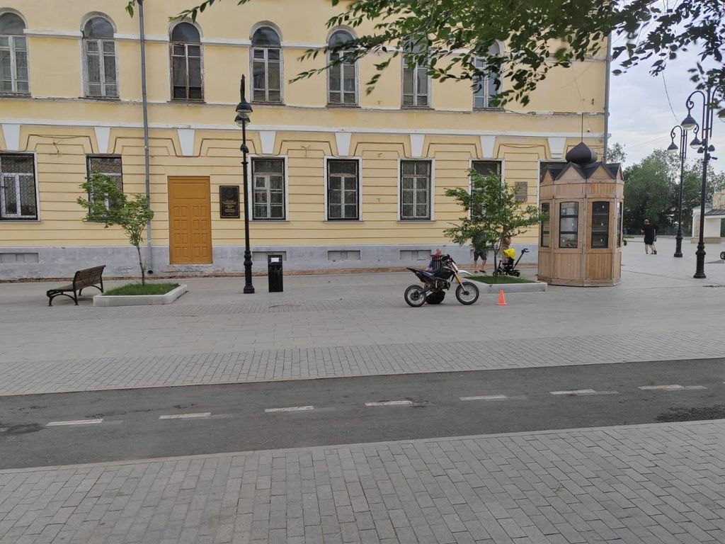 Питбайк сбил мужчину и ребенка, фото: УМВД России по Оренбургской области