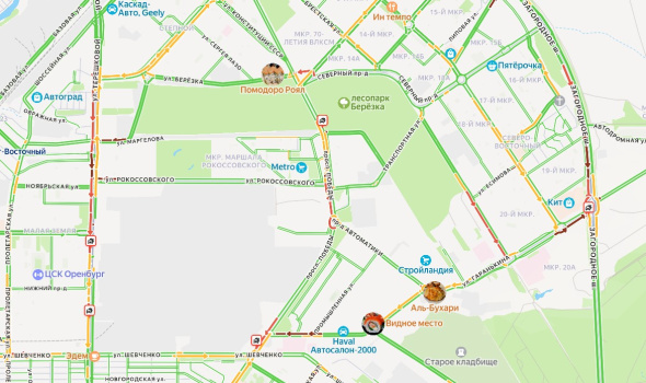 На основных магистралях Оренбурга сегодня утром случилось несколько аварий. Движение затруднено