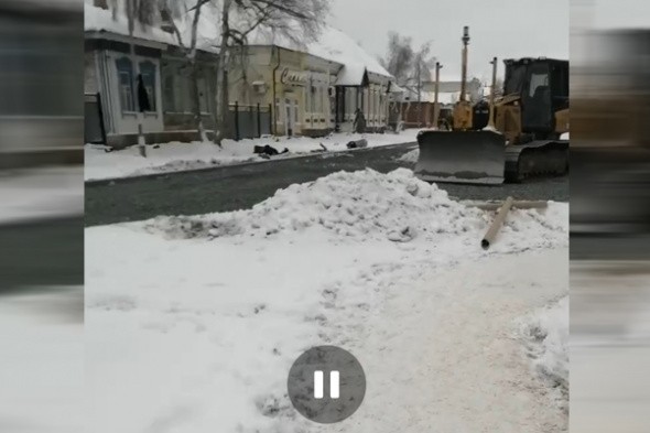 Telegram: В Бузулуке дорогу ремонтировали в снегопад