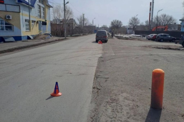 Под Оренбургом 3-летний ребенок переходил дорогу в неположенном месте и попал под машину