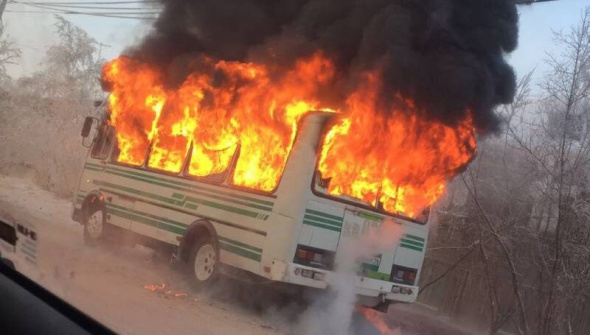 В Оренбурге накануне сгорел пассажирский автобус, а ночью неизвестные подожгли автомобиль 