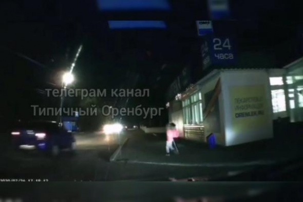 7-летнюю девочку, которую сбил автомобиль в Оренбурге, медики отпустили домой после осмотра