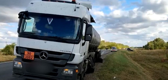 «Ларгус» столкнулся с грузовым «Мерседесом» на трассе Казань – Оренбург. Есть пострадавшие