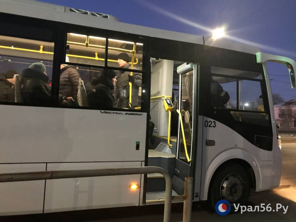 «Приборная панель, система видеонаблюдения и возможность безналичной оплаты»: обзор новых автобусов, пришедших в Орск (видео)