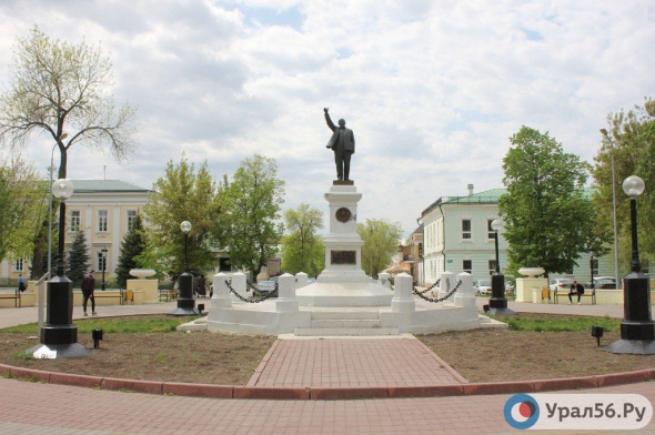 Памятник Ленину в Оренбурге пообещали отреставрировать за счет городского бюджета и благотворителя