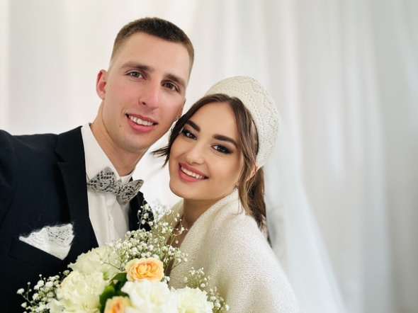 «Я боялся, что из-за дрожи в руках уроню кольцо»: пара из Оренбурга поженилась на Первом Всероссийском свадебном фестивале