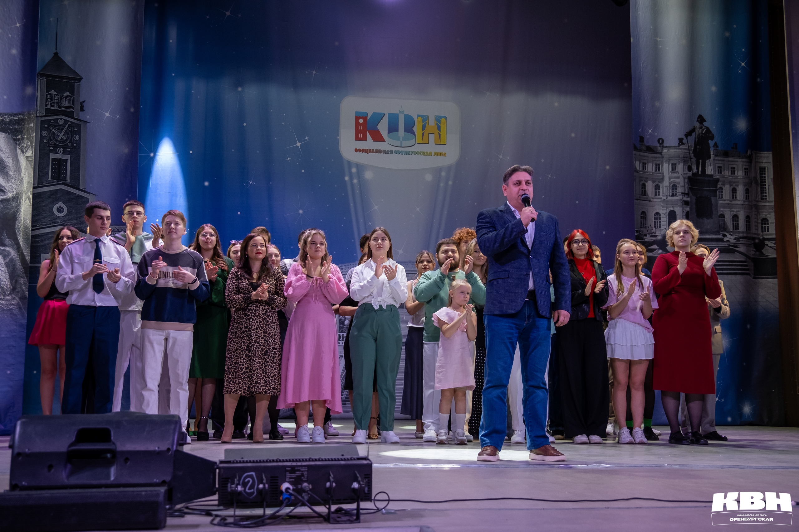 Команды на сцене