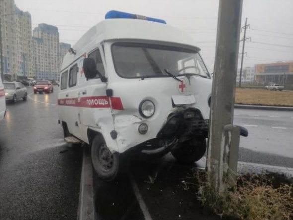 В ДТП с участием скорой помощи в Оренбурге пострадала 68-летняя фельдшер