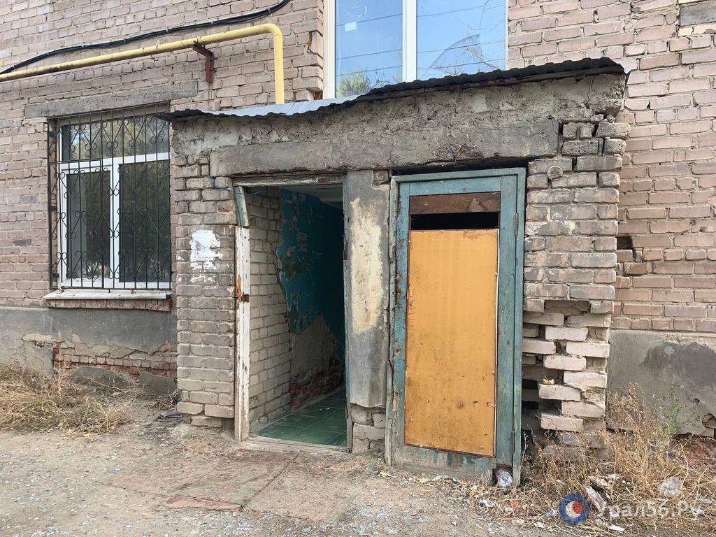 Подъезд общежития, в котором произошло убийство. Фото из архива