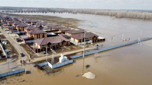 В поселках Экодолье, Ивановка, Приуралье и Перовский под Оренбургом из-за затопления водозабора отключили воду 