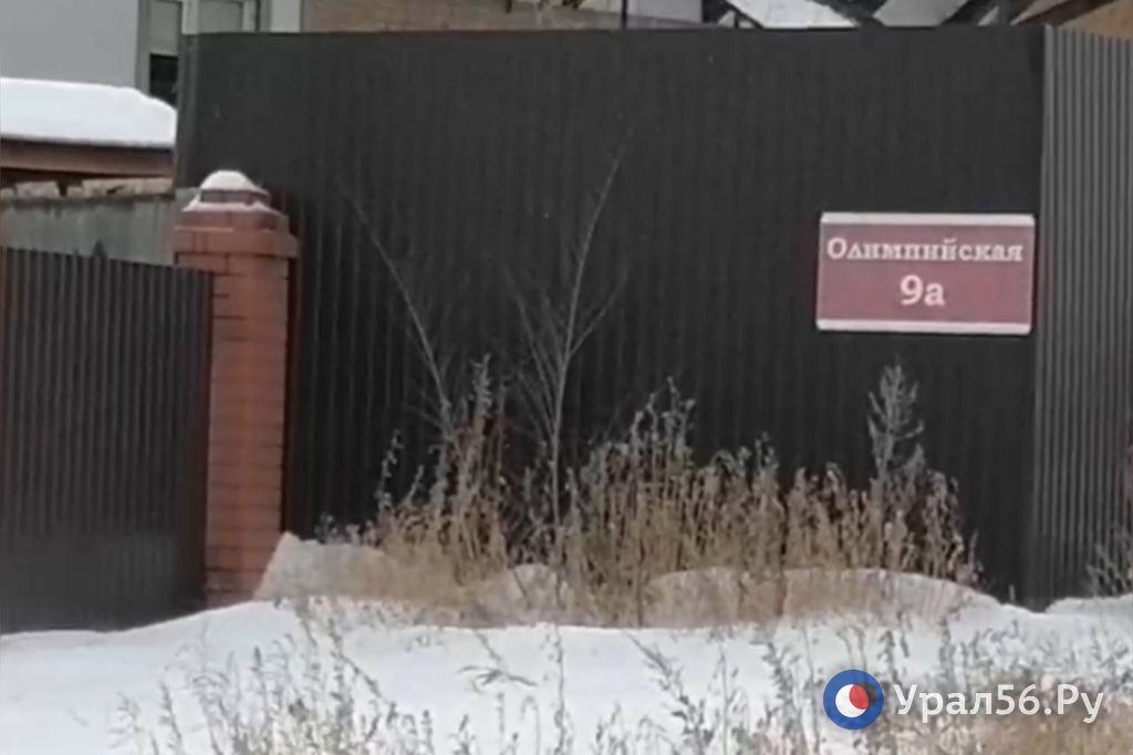 У дома на Олимпийской в Орске