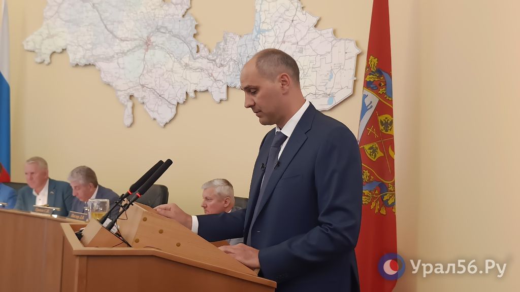 Губернатор Оренбургской области Денис Паслер во время отчета за 2022 год, 29.06.2023