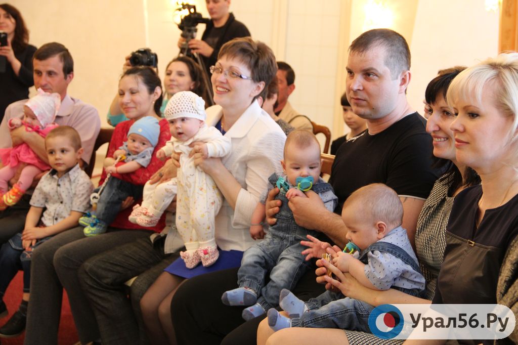 Минтруд предлагает делать новорожденным подарки от государства 