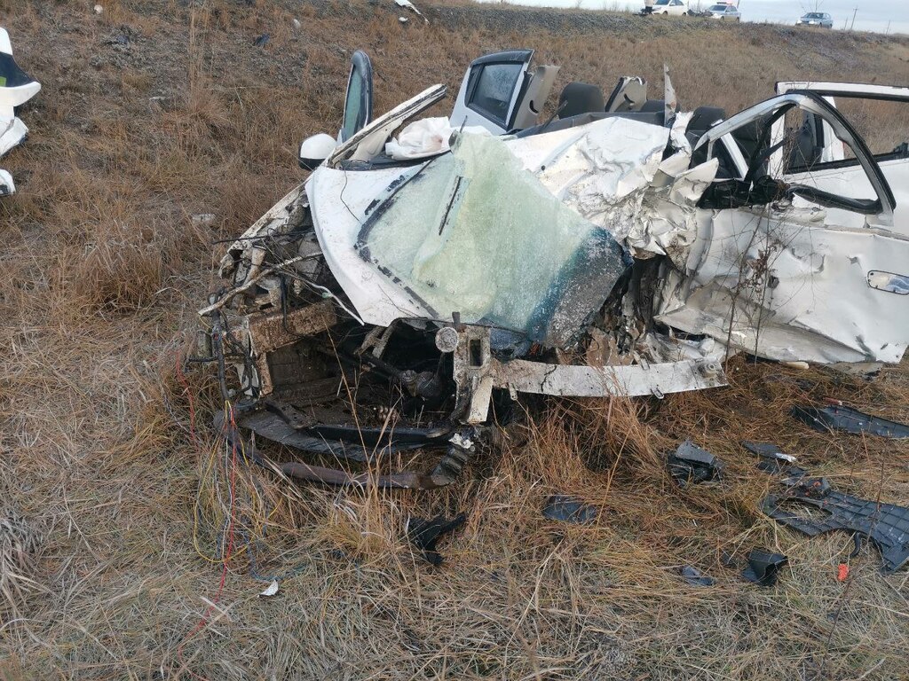 Легковушка после аварии. Фото: УМВД России по Оренбургской области