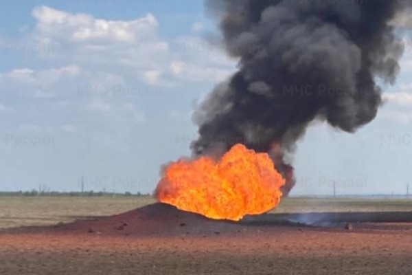 На месте взрыва газопровода. Источник: МЧС России по Оренбургской области