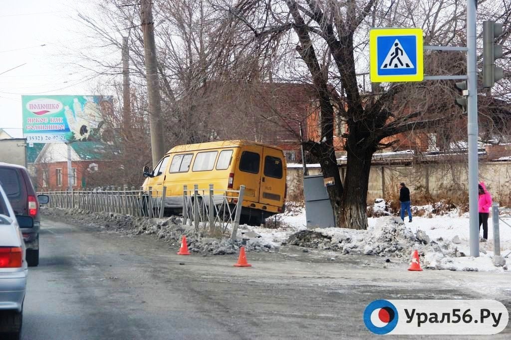 Авария на улице Краснознаменной в Орске, 04.12.2018