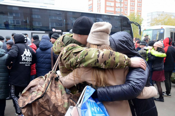 Сегодня 28 мужчин из Оренбурга отправились на боевое слаживание