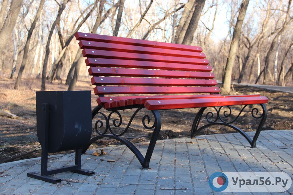 Урна в парке Строителей Орска