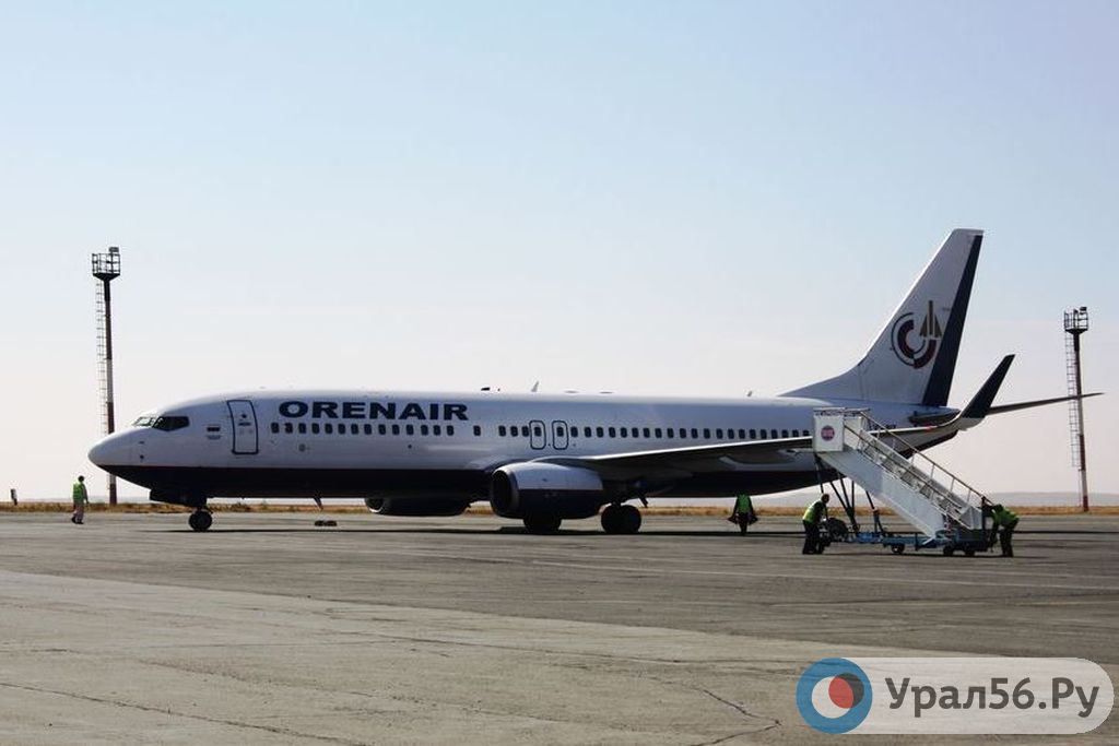 Самолет компании «Оренбургские авиалинии»