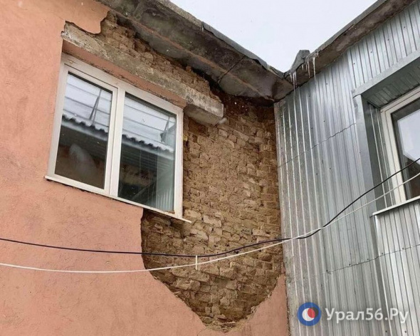В Минобре Оренбургской области занялись проблемой разрушения стены школы после обращения Урал56.Ру