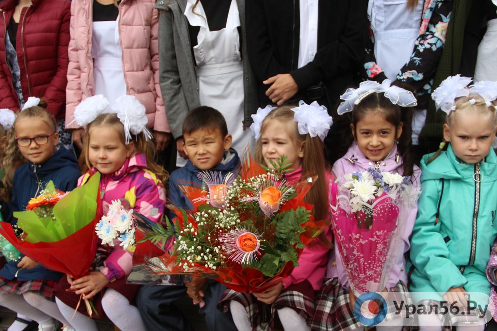 Первоклассники на торжественной линейке в Орске, 02.09.2019г.