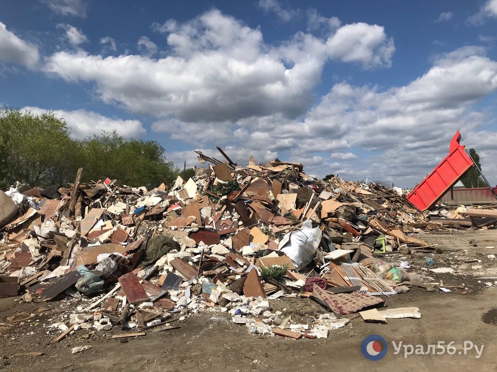 В п. Форштадт Орска организовали временный перевалочный полигон для мусора