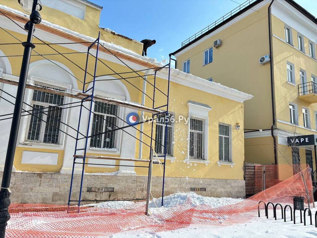 Снежная шапка в центре Оренбурга. Фото из архива