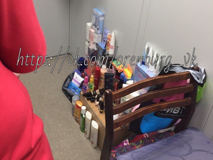 В лифте городской больницы №1 Оренбурга продавали косметику. Фото: Оренбург Онлайн