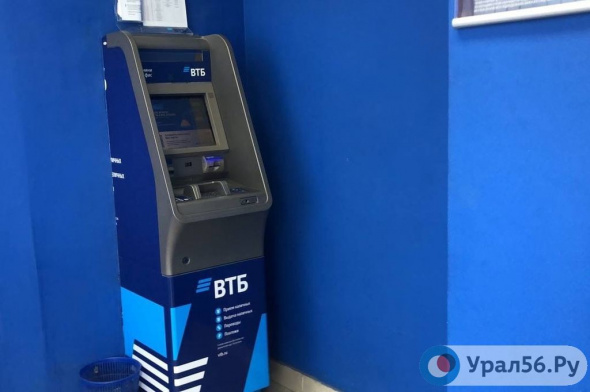 СМИ: Жители Оренбурга столкнулись со сложностями при снятии денег в банкоматах