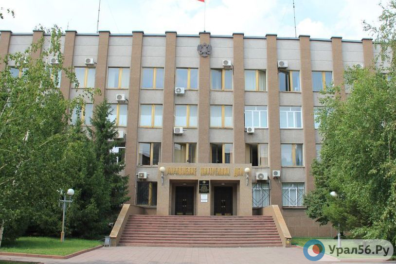В Орске мошенники обманули пенсионерку, пока ее сын и внук находились во дворе