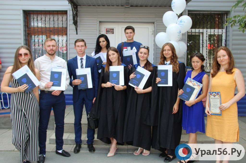 Студенты МФЮА в Орске получили дипломы, фото из архива 