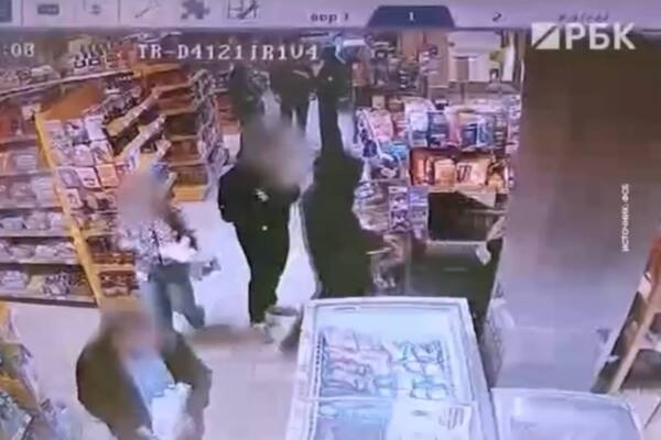 Подростки попали на камеру видеонаблюдения. Источник: РБК