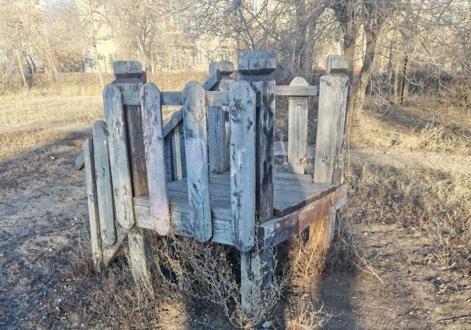 Детская площадка в сквере Хлебного городка, фото: тг-чат Евгения Солнцева