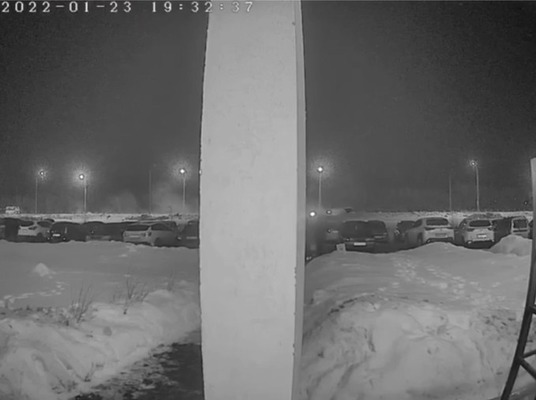 В Оренбурге столкнулись Mercedes и Lada Granta. На камеру попал момент серьезного ДТП (видео)