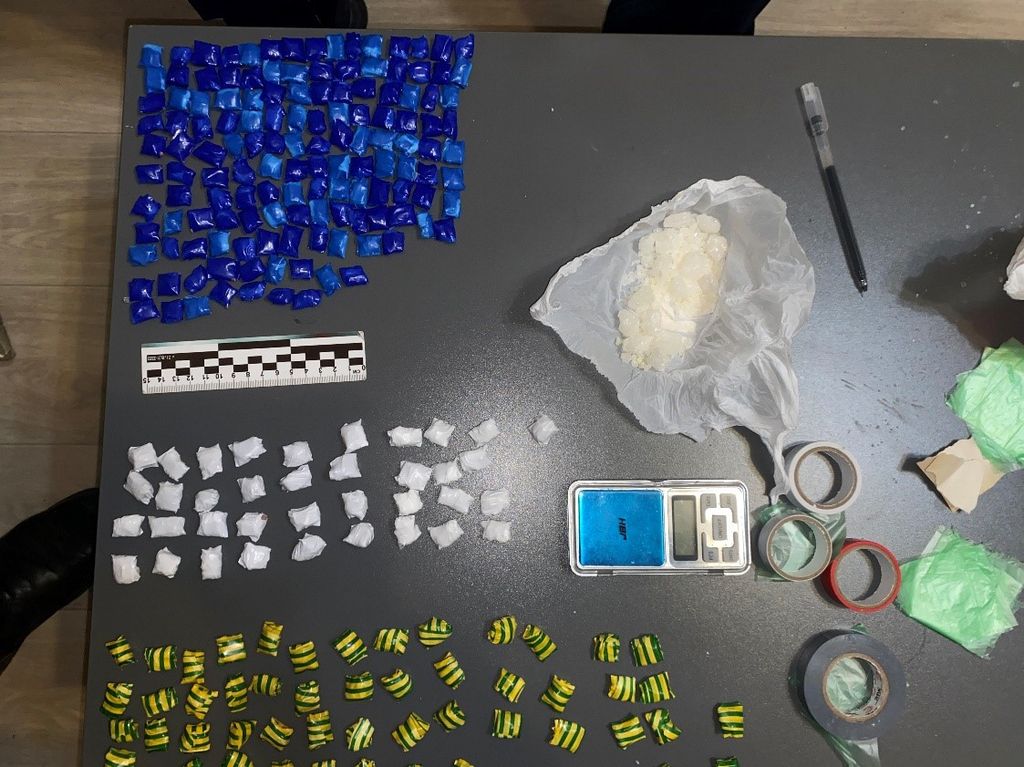 Расфасованные наркотики, фото: пресс-служба Управления на транспорте МВД России по УрФО