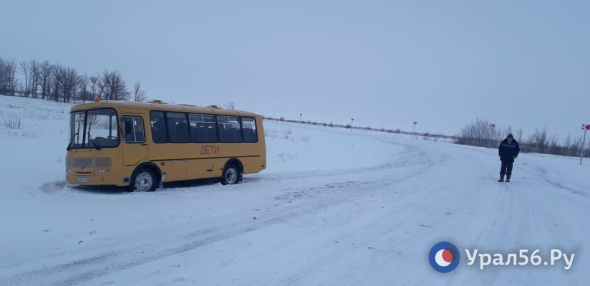Автобус с детьми слетел с грейдера в Оренбургской области