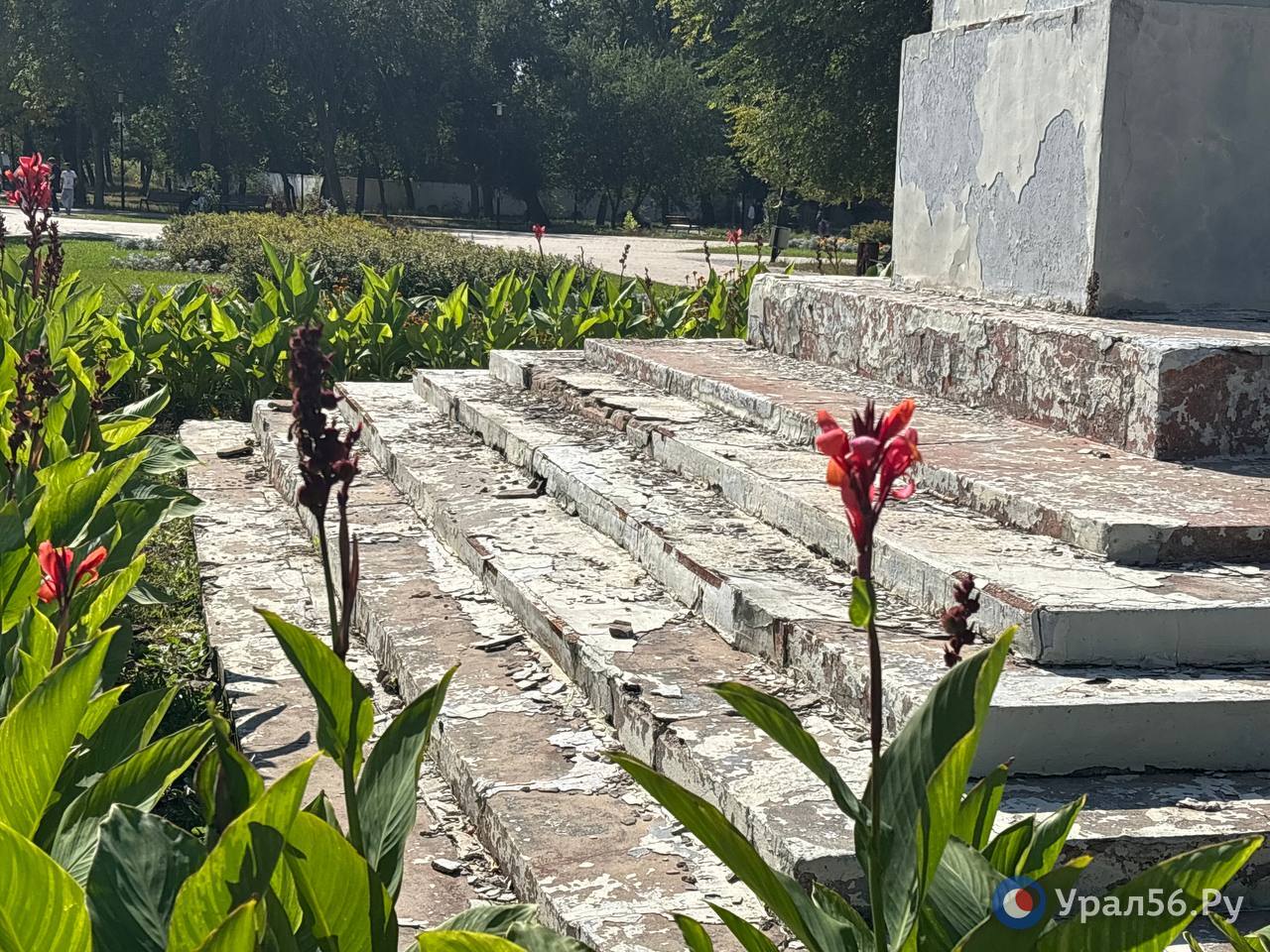 Ступеньки у памятника «Братские могилы красногвардейцев»